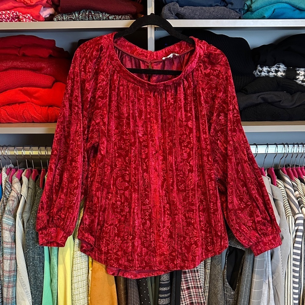 Umgee red long balloon sleeve back button closure crushed velvet top size S